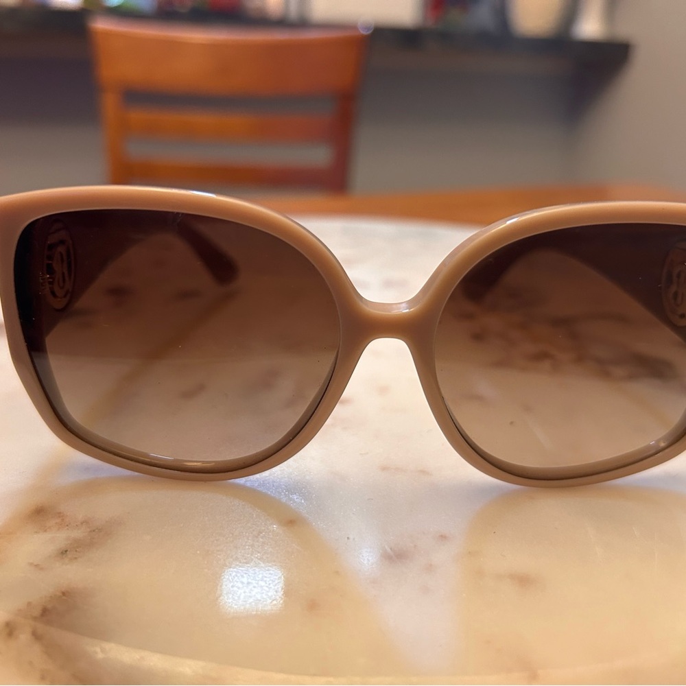 Elegant Tan Sunglasses